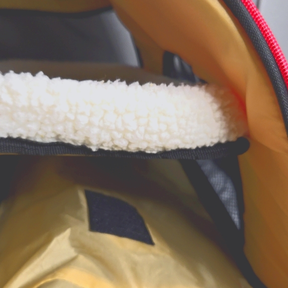 BERGAN PET CARRIER WITH POCKETS RED GENTLY USED - Picture 10 of 10